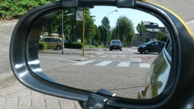 14 Autospiegel beschädigt