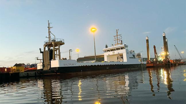 Ein Frachtschiff dient jetzt als Autotransporter