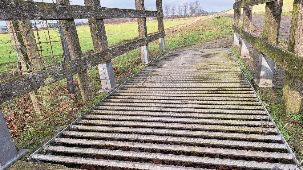 Bereits bewilligte Fördermittel für die barrierefreie Erneuerung der Schafsperren im Zuge der Deichverteidigungswege - hier in Bentumersiel in der Gemeinde Jemgum - geben die drei Rheiderland-Kommunen wegen nicht erfüllbarer Nebenbestimmungen wieder zurück.  © Foto: Szyska