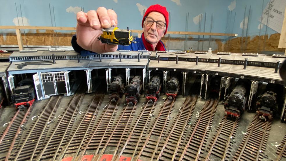 Hunken ist am Zug: Die HuBu-Bahn in der Mühle ist ein wahres »Bunder Wunderland« mit vielen Bezügen zur Geschichte des Rheiderlandes. © Hanken