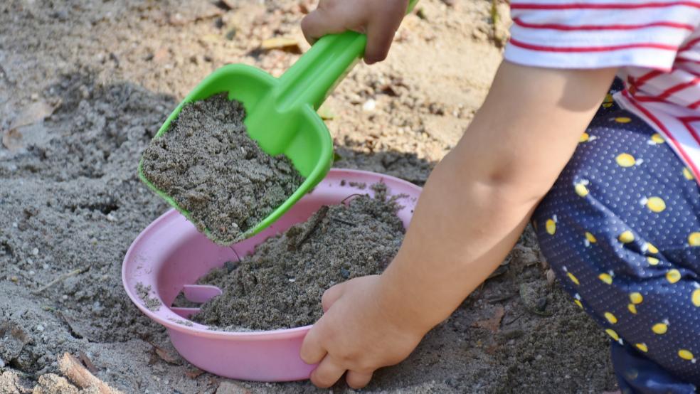 Für die Kinderbetreuung in der neuen Krippe am Leege Weg in Bunde sucht die Kirchengemeinde noch sozialpädagogische Fachkräfte. © Pixabay (Symbolfoto)