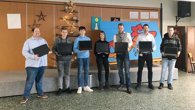 Hochleistungslaptops für Jemgumer Schule