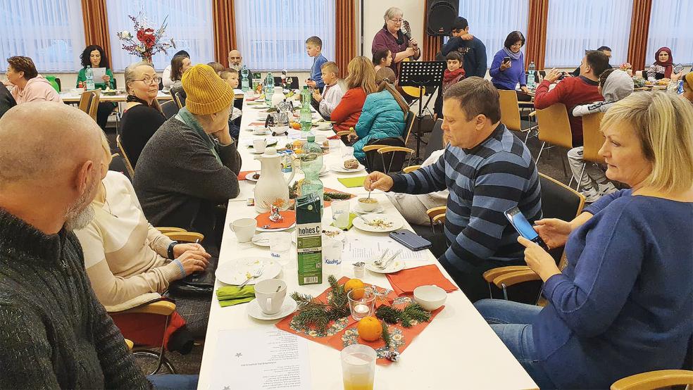 Zu einer internationale Weihnachtsfeier hatte die Initiative »Offene Arme« in Bunde eingeladen.  © Foto: privat