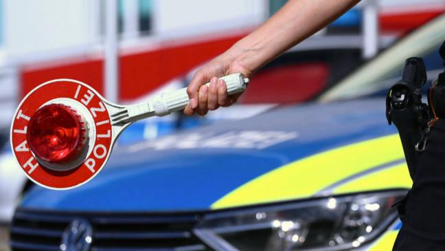 Gesuchter Mann in nicht versichertem Auto unterwegs