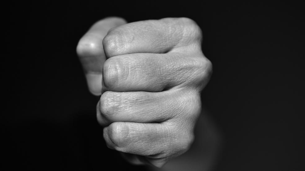 Nach einem Faustschlag ging ein 67-jähriger Leeraner zu Boden - und wurde daraufhin von drei Unbekannten ins Gesicht getreten. © pixabay