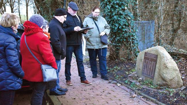 Beim Spaziergang an jüdische Jemgumer erinnert