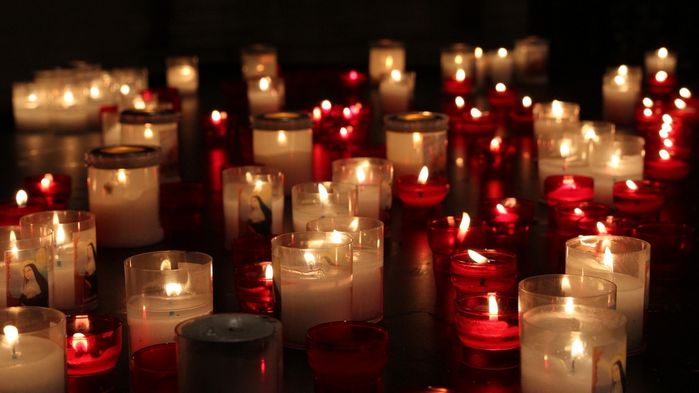 Insgesamt 501 Menschen aus Ostfriesland sind in Verbindung mit einer Covid-Erkrankung gestorben. © Pixabay (Symbolfoto)