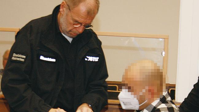 Besten Freund mit Messer attackiert