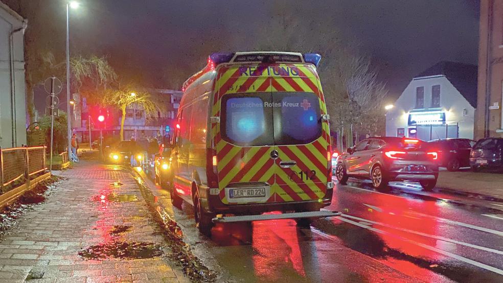 Ein Rettungswagen brachte die Mädchen ins Krankenhaus.  © Foto: Hanken