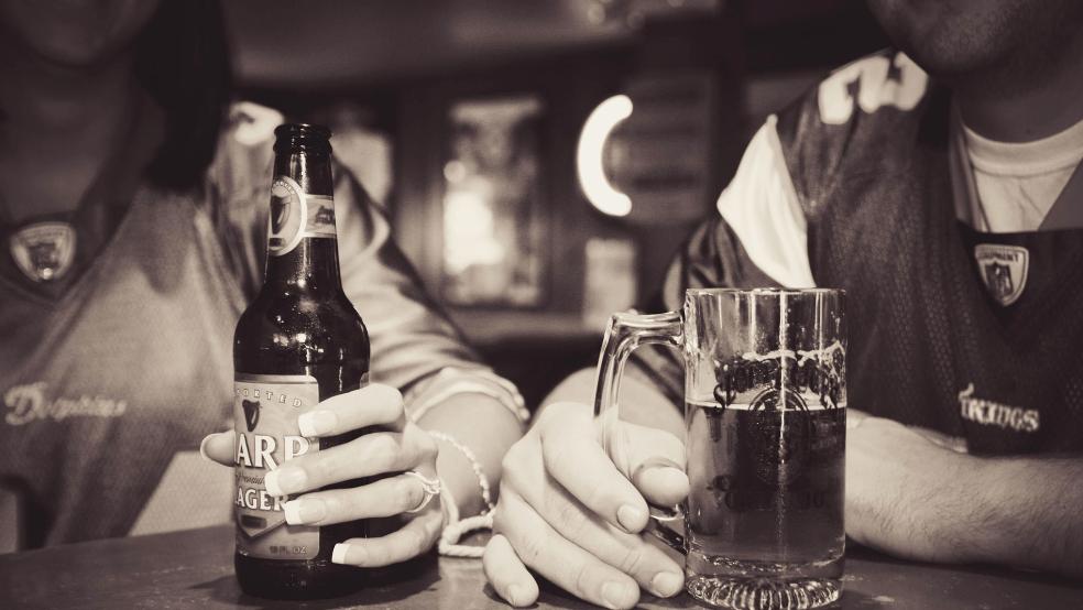 Reichlich Alkohol hatten sowohl der mutmaßliche Täter als auch das vermeintliche Opfer konsumiert. Über den Verlauf des Abends, der im Mittelpunkt eines Prozesses in Aurich steht, gibt es unterschiedliche Angaben.  © Foto: Archiv