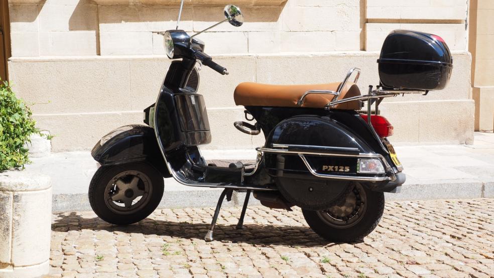 Einen Motorroller haben unbekannte Täter am Donnerstag am Jugendzentrum an der Neuschanzer Straße in Bunde entwendet. © Symbolfoto: Pixabay