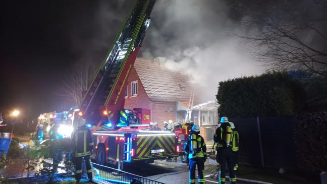 110 Feuerwehrleute bekämpfen Hausbrand