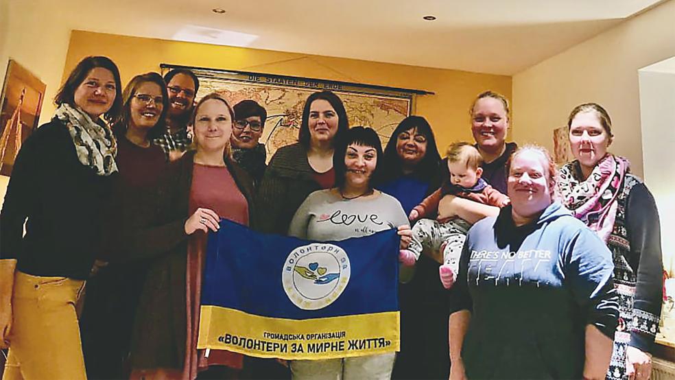 Zur Vereinsvorsitzenden wurde Maike Potthast aus Steenfelde gewählt (Zweite von links). Zusammen mit ihrem Ehemann Jens Hinrichs hat sie selbst ukrainische Geflüchtete aufgenommen, daraus entstand eine Freundschaft und die Idee zur Vereinsgründung.  © privat