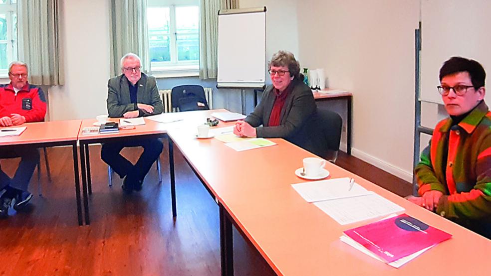 Hans Fricke, Jörg Furch, Ursula Behrends und Sabine Kasimir machten auf das Nadelöhr bei der Integrationsarbeit im Landkreis Leer aufmerksam. © Berents
