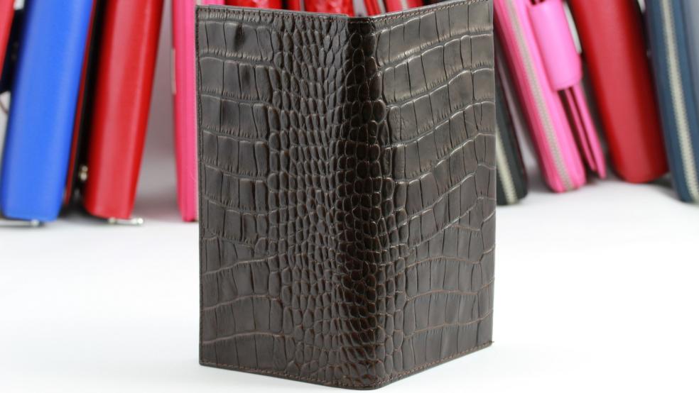 Eine Frau aus Rhauderfehn wollte eine Geldbörse (Beispielfoto) stehlen, die zum Verkaufssortiment eines Tabakshops gehörte. Dabei wurde sie ertappt. © pixabay