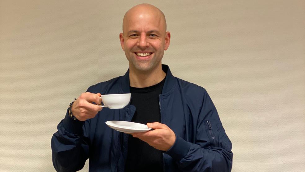 Uwe Dogs als Teegast dieser Woche ist seit Anfang des Jahres als »Suchttherapeut Qualifizierter Entzug« im Krankenhaus Rheiderland in Weener tätig. © Kuper