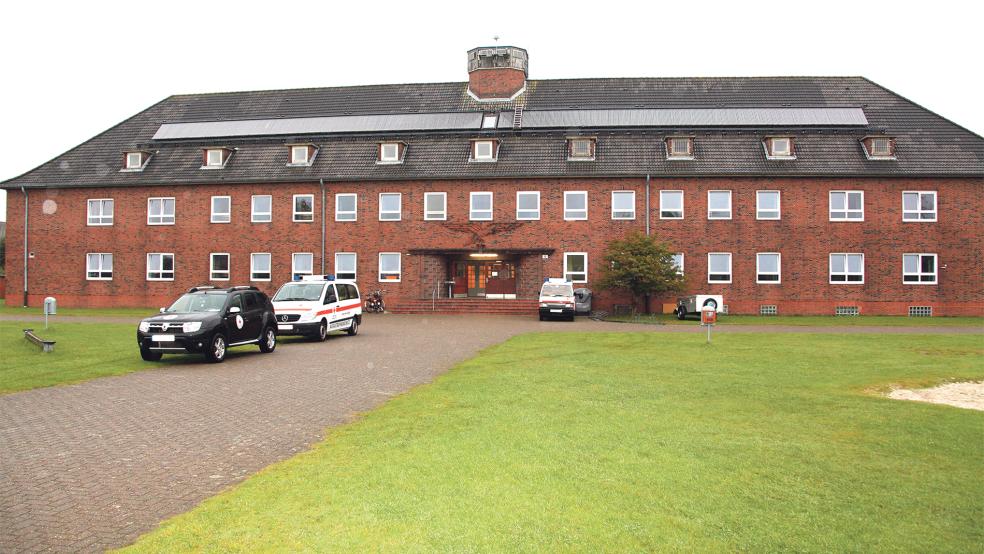 Die Jugendherberge auf Borkum nutzt der Landkreis Leer seit Mitte Oktober zur Unterbringung von Geflüchteten aus der Ukraine. Aktuell sind dort rund 180 Menschen untergebracht. Doch Ende März läuft der Mietvertrag aus. Bis dahin müssen die Menschen wieder auf dem Festland einquartiert werden.  © Foto: Grigoleit (dpa)