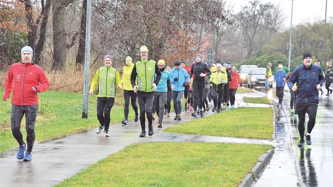 123 Läufer trotzen dem Dauerregen