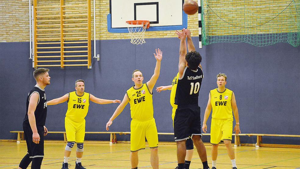 Gegen Sandhorst hatten Weeners Basketballer oft das Nachsehen.  © Foto: Ammermann