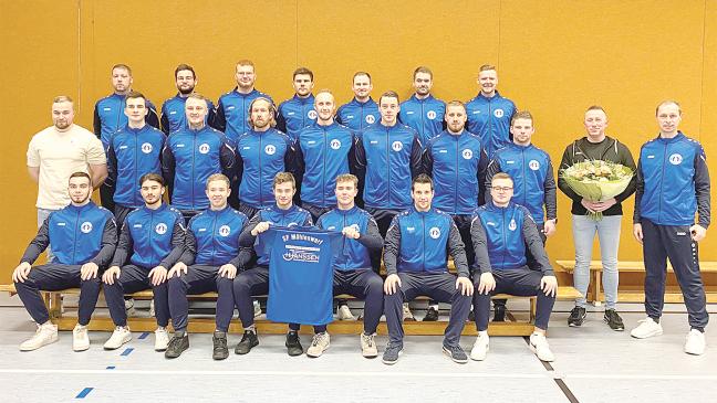 Möhlenwarfer Fußballer erhalten neue Anzüge