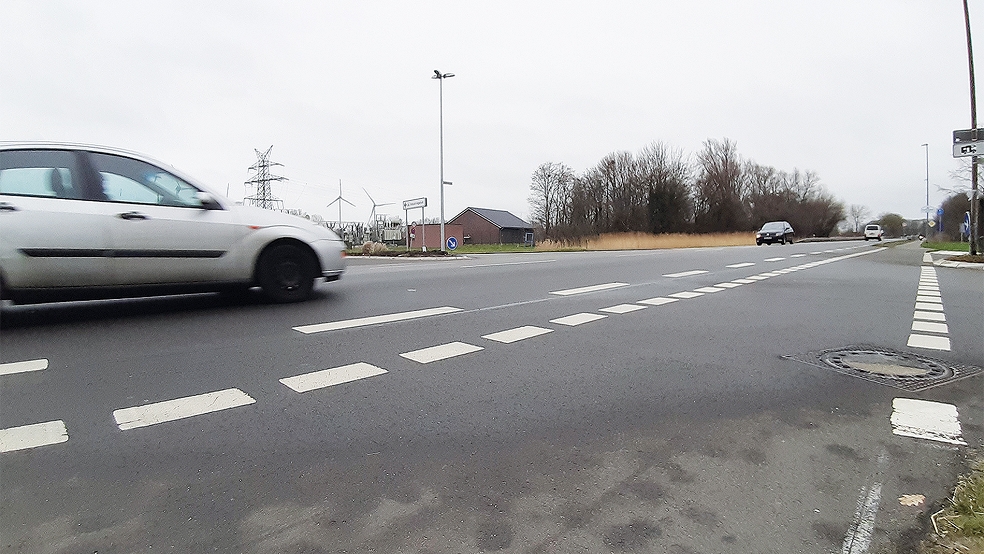 Der Leiter der zuständigen Landesbehörde für Straßenbau sieht keinen Grund für den Bau eines Kreisels an der vielbefahrenen Kreuzung.  © Foto: Berents