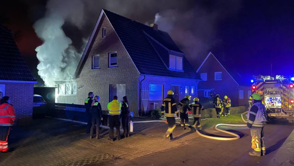 Ein Haus in Papenburg ist in Brand geraten. © Feuerwehr