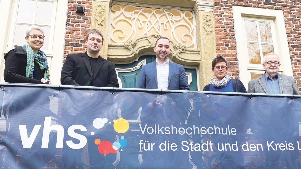 Gespräch bei der VHS (von links): Marion Weber, Fachbereichsleiterin Sprachen und Sprachförderung, Carsten Löning, Fachbereichsleiter berufliche Bildung, Landtagsabgeordneter Nico Bloem, Sabine Kasimir, stellvertretende VHS-Leiterin, und Jörg Furch, VHS-Vorstandsvorsitzender.  © Foto: privat