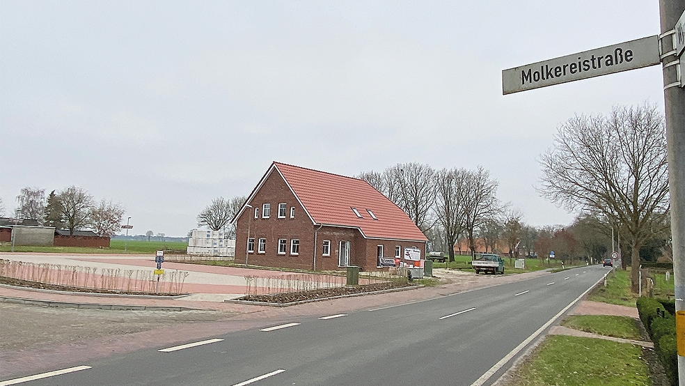 Im geplanten Baugebiet hinter dem neuen Parkplatz an der Ecke Molkereistraße soll der neue Dorfladen entstehen.  © Foto: Hanken