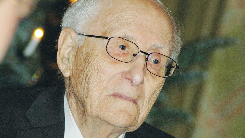 Albrecht Weinberg (97) hat drei Konzentrationslager überlebt. Heute nimmt der gebürtige Fehntjer im Bundestag am Gedenken an die Opfer des Nationalismus teil.  © Archivfoto: Syzska