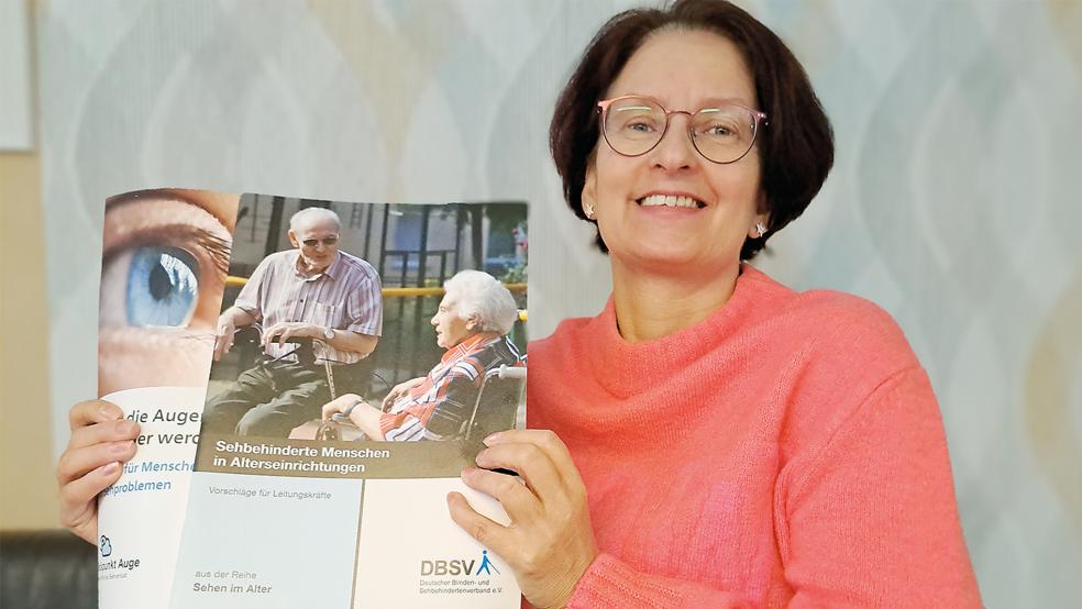 Sonja Ostendorp hat sich in einem Lehrgang des Deutschen Blinden- und Sehbehindertenverbandes (DBSV) als Beraterin für Menschen mit Augenproblemen qualifiziert.  © Foto: Szyska