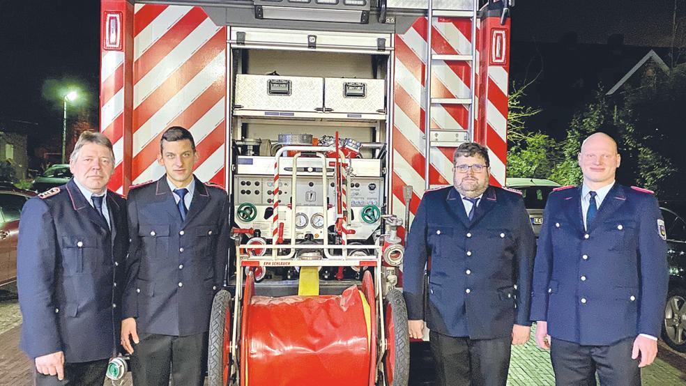 Für drei Jahre wiedergewählt wurden (von links) Hans-Jürgen Yzer (Beisitzer), Timo Meeuw (Festausschuss), Timo Abbas (Kinderwart) und Ingo Wolters (Stellvertretender Jugendwart).  © Kuper