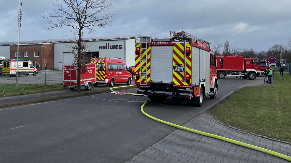 Insgesamt waren 48 Einsatzkräfte rund zwei Stunden an der Einsatzstelle. © Stadt Papenburg / Feuerwehr