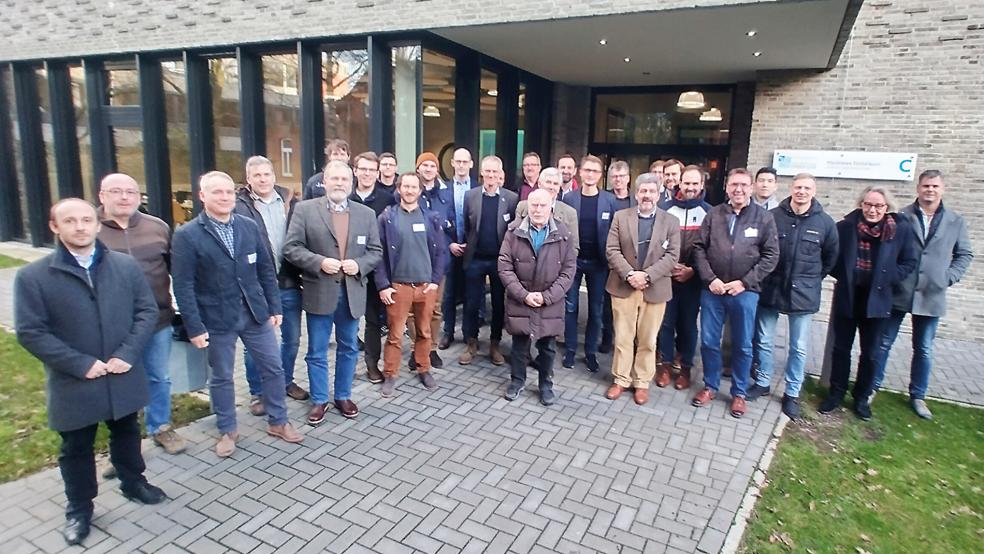 Das Projektkonsortium FlettnerFLEET im Maritimen Technikum in Leer.  © Foto: privat