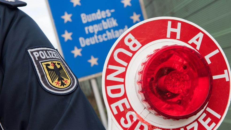 Einen 31-jährigen Mann hat die Polizei in der Nacht zum Sonntag bei einer Kontrolle auf dem Parkplatz Rheiderland an der Autobahn 31 zwischen Jemgum und Weener festgenommen. <br />  © Foto: Bundespolizei