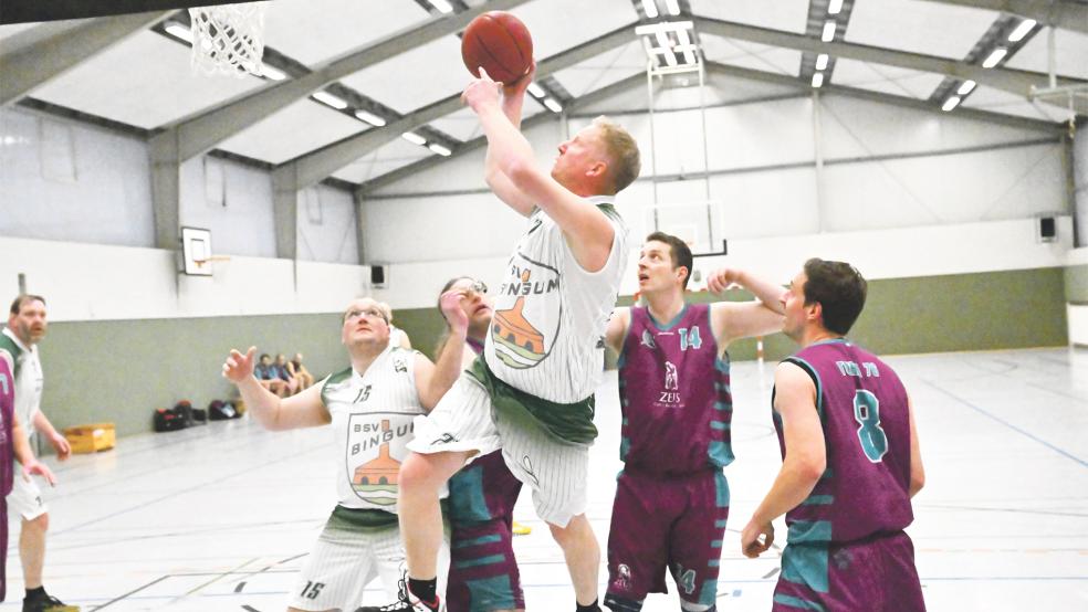 Die Basketballer aus Bingum konnten das Spiel gegen Oldenburg lange Zeit offen gestalten. Am Ende musste sich der BSV allerdings knapp geschlagen geben.  © Foto: Bruins