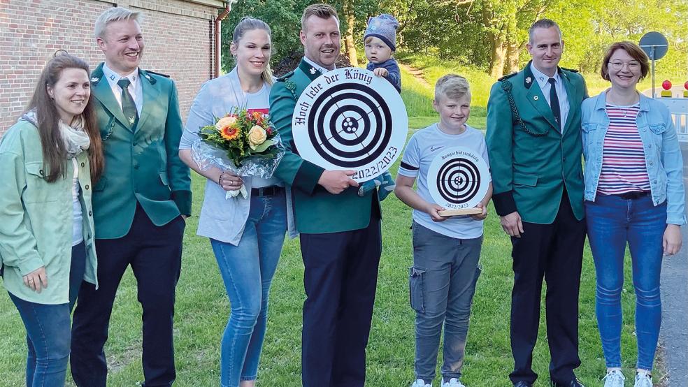 Für das aktuelle Königshaus des Schützenvereins Diele um Martin Wilkens und seine Königin Sonja steht mit dem Winterfest am kommenden Samstag der nächste Höhepunkt an.  © Foto: Schützenverein Diele