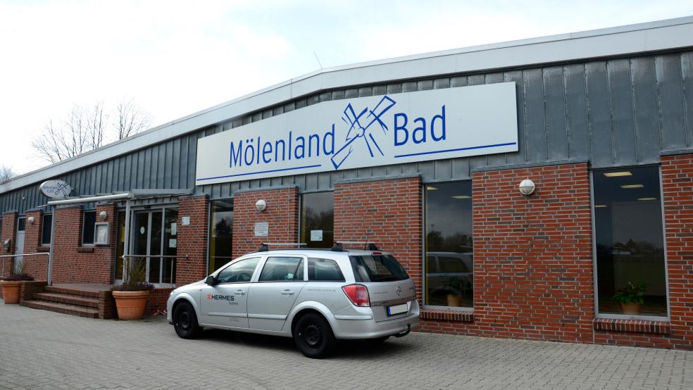 Das Mölenland-Bad in Bunde startet morgen mit Verspätung in die Saison 2023.  © Foto: Archiv