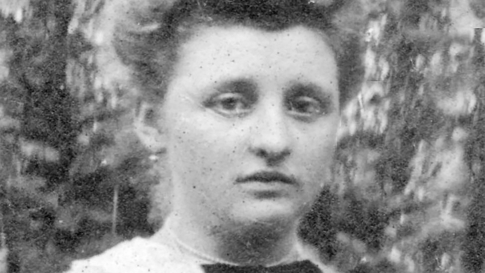 1910 trat die damals 20-jährige Wilhelmine Siefkes in Jemgum ihre erste Stelle als Lehrerin an. Das Foto stammt von 1912. Wird nun eine Straße nach ihr benannt?  © Foto: RZ-Archiv