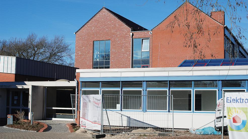 Bis Ostern sollen die Arbeiten für die Sanierung des Verwaltungstraktes der Oberschule Weener beendet sein.  © Foto: Hoegen