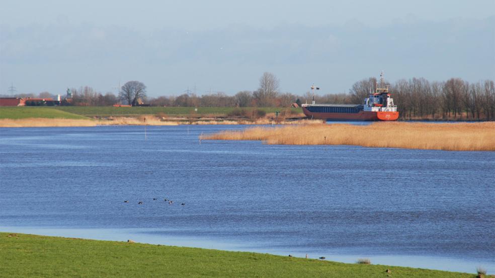 Die Ems (hier bei Weener) befindet sich nach Einschätzung der Deutschen Umwelthilfe in sehr schlechtem Zustand. Die Nährstoffbelastung sei sehr hoch.  © Foto: Hanken