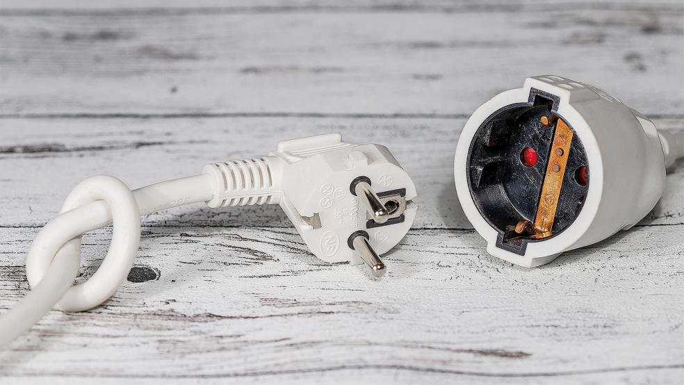 Bei einem großflächigen Ausfall der Stromversorgung könnten große Photovoltaik-Anlagen auf den Dächern von Feuerwehrhäusern in Verbindung mit lokalen Stromspeichern für Sicherheit sorgen.  © Symbolfoto: Pixabay