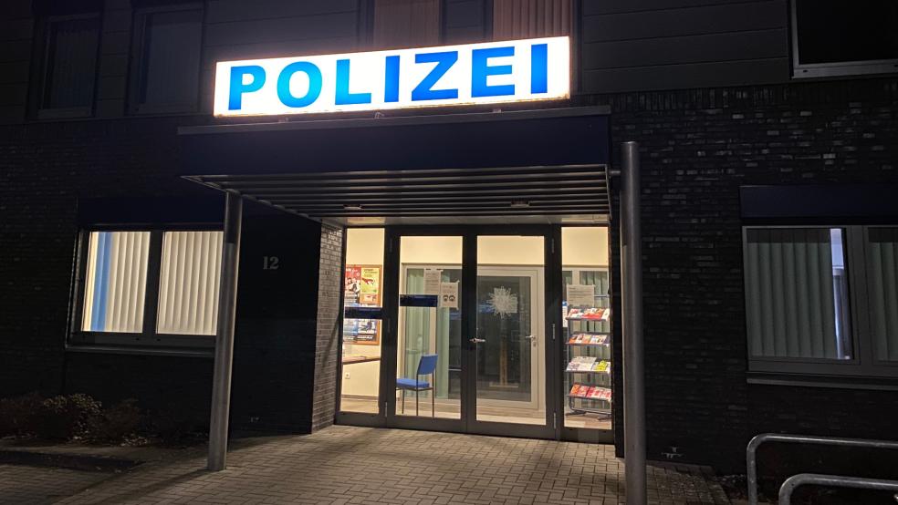 Die Polizei Weener sucht Zeugen eines Einbruchdiebstahls, der sich in Alt-Möhlenwarf ereignet hat. © Hanken