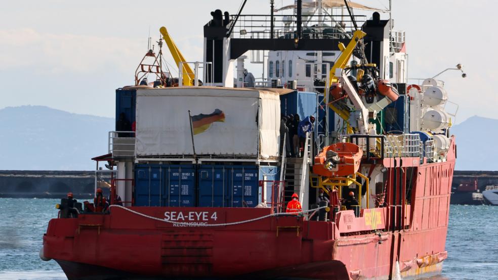Die Arbeitsgemeinschaft "United4Rescue" unterstützt unter anderem Rettungsschiffe wie die »Sea eye 4«, der deutschen Hilfsorganisation »Sea-Eye«. © dpa/Sasso