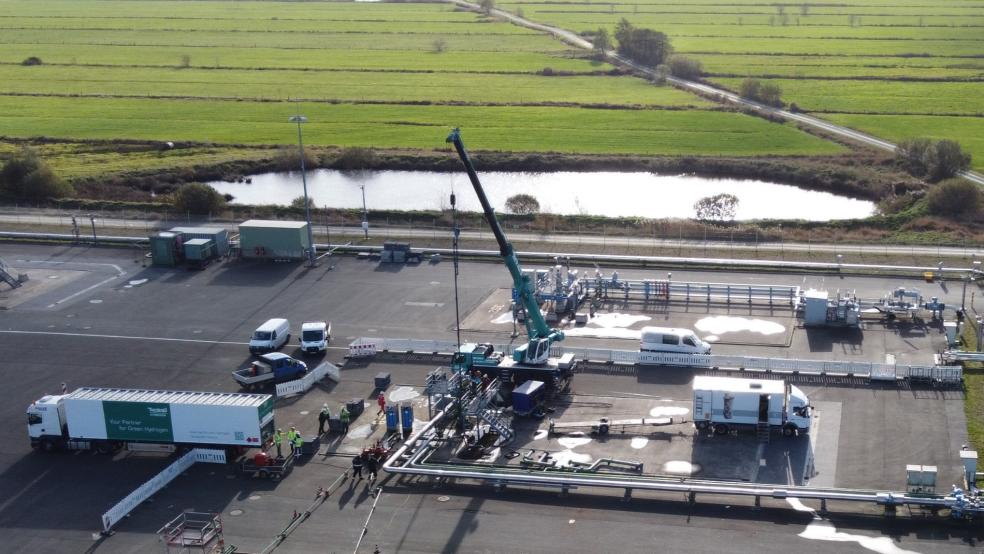 Insgesamt brachte das Team mehrere tausend Normkubikmeter gasförmigen Wasserstoff in die Bohrung der Projektkaverne ein. © Storag Etzel