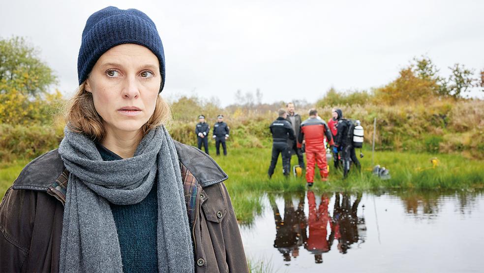 Der Anfang Februar ausgestrahlte Film »Ostfriesenmoor« - hier eine Szene mit Kommissarin Ann Kathrin Klaasen (Picco von Groote) - hatte die bislang beste Quote der Reihe.  © Foto: Hoever/ZDF