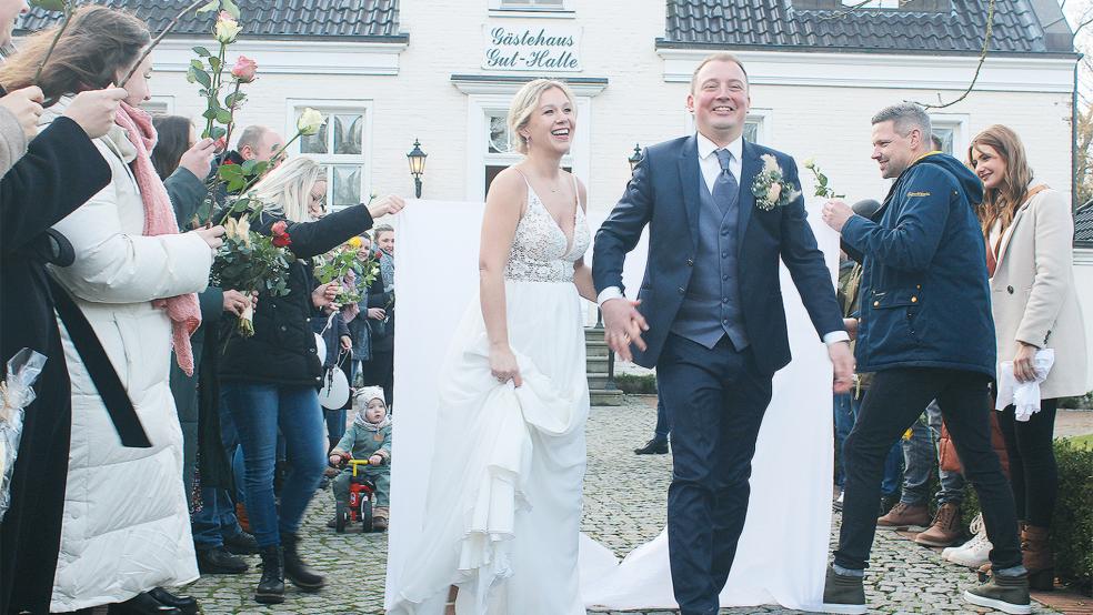Just married: Jana und Daniel Kruse weihten als erstes Ehepaar das Trauzimmer im »Gut Halte« ein.  © Foto: Berents
