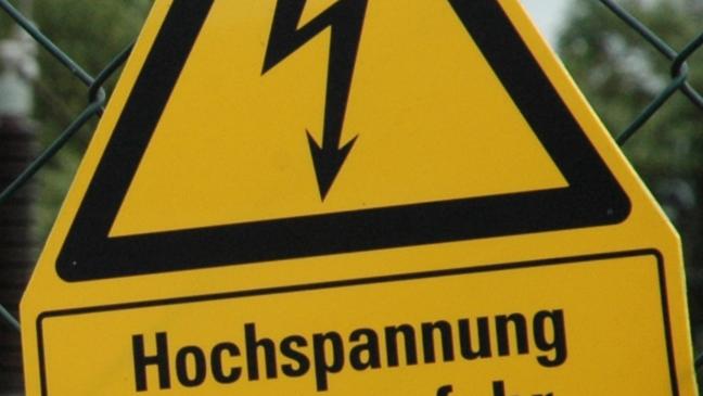 Feuerwehrmann erleidet Stromschlag