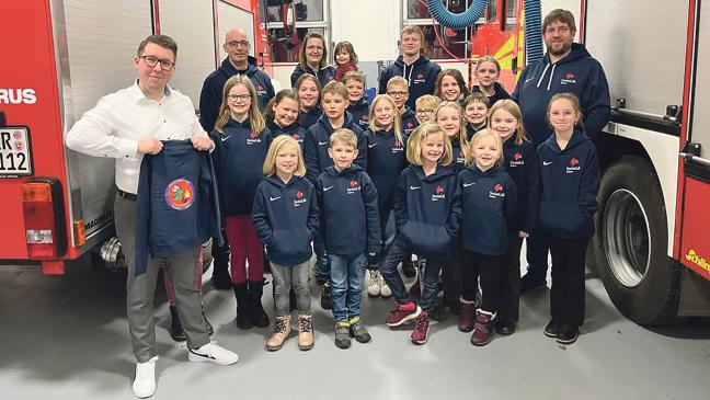 Neues Hoodies für den Feuerwehrnachwuchs in Wymeer