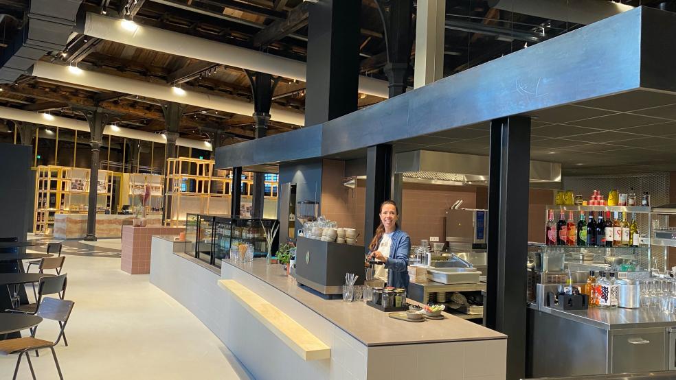 »Proeflokaal« heißt das Café in der »Getreiderepublik«, wo derzeit sonnabends auch »koffie« und kleinere Snacks serviert werden.  © Fotos: Kuper