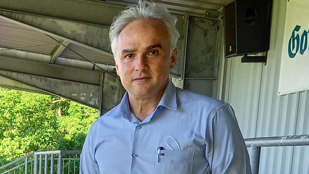 Der 2. Vorsitzende des VfL Germania Leer, Ferhat Özdemir, hat mit dem restlichen Vorstand eine Erklärung zur vermeintlichen Kündigung der Germanen beim JFV Leer veröffentlicht. © Born
